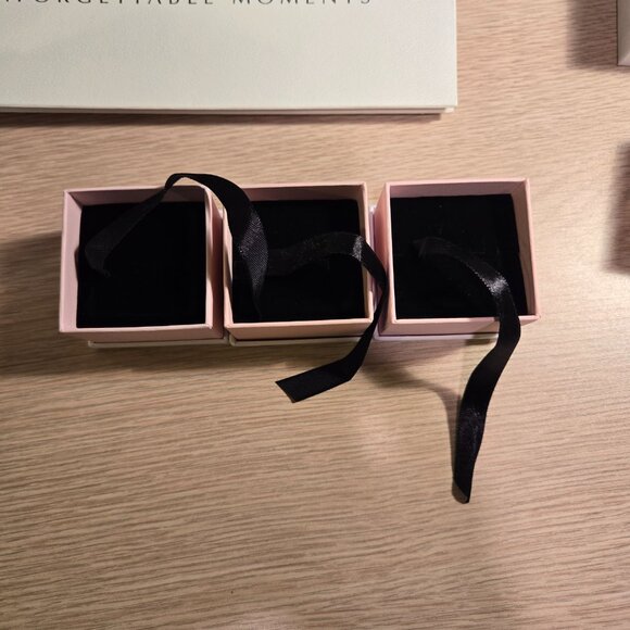 Pandora Charm Boxes - Selling in a set of 3. - Picture 10 of 10